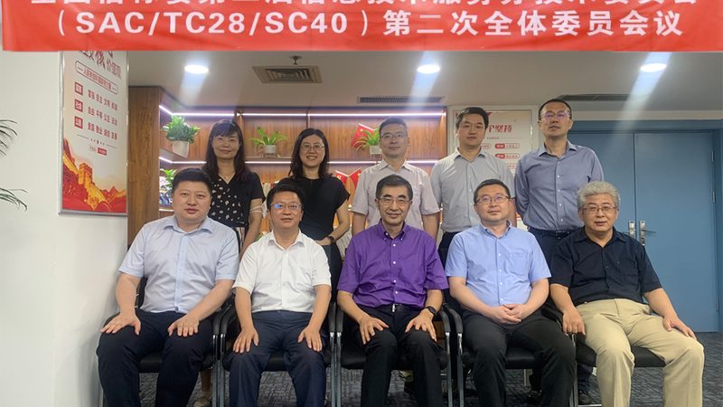 选择IT运维外包服务商时，企业需要关注以下几个方面：